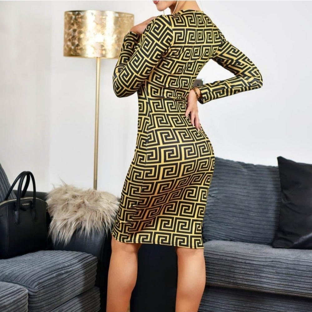 Sale🎉Scuba Bodycon Dress - Picture 2 of 4